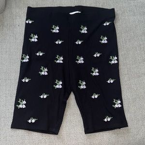 Embroidery biker shorts